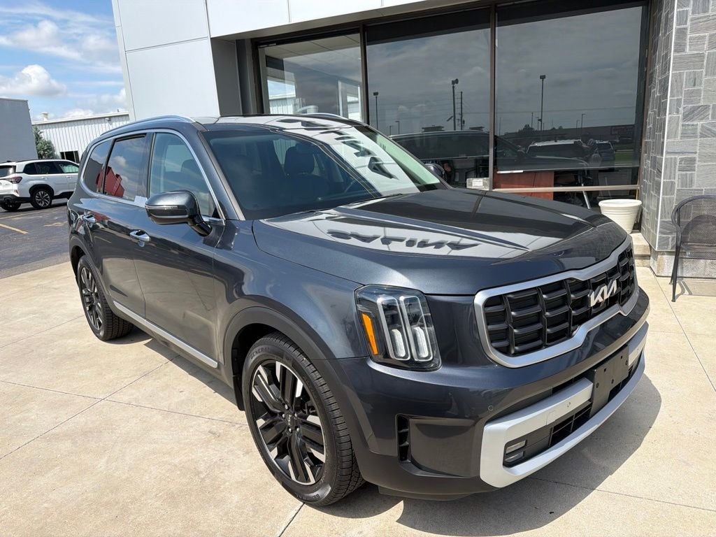 2023 Kia Telluride SX in Black — front three-quarter view
